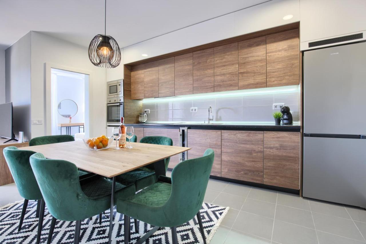 Beautiful Two-Bedroom Seaside Apartment In Premantura Kültér fotó