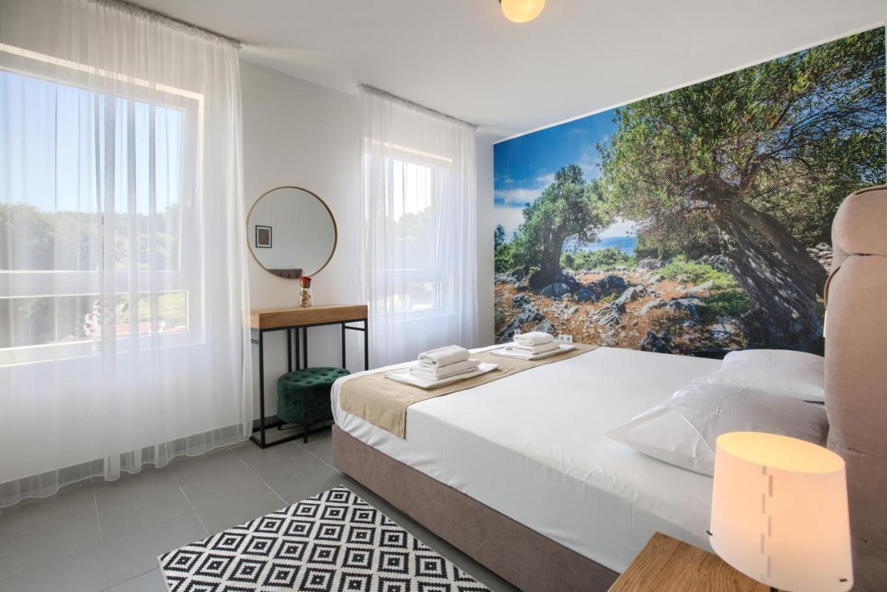 Beautiful Two-Bedroom Seaside Apartment In Premantura Kültér fotó